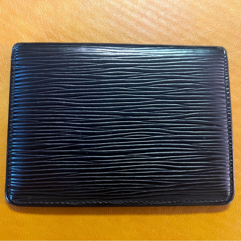 Authentic Louis Vuitton Epi Cardholder - Picture 3 of 9